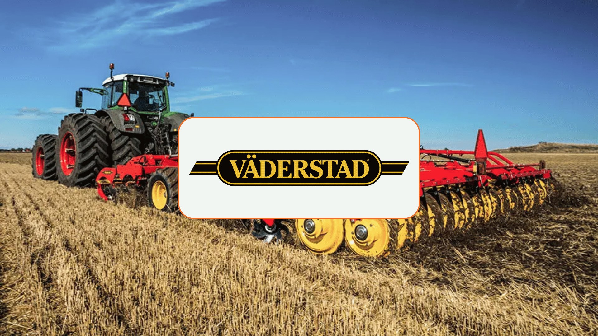 Traktor med en Väderstad-jordbruksmaskin på ett fält