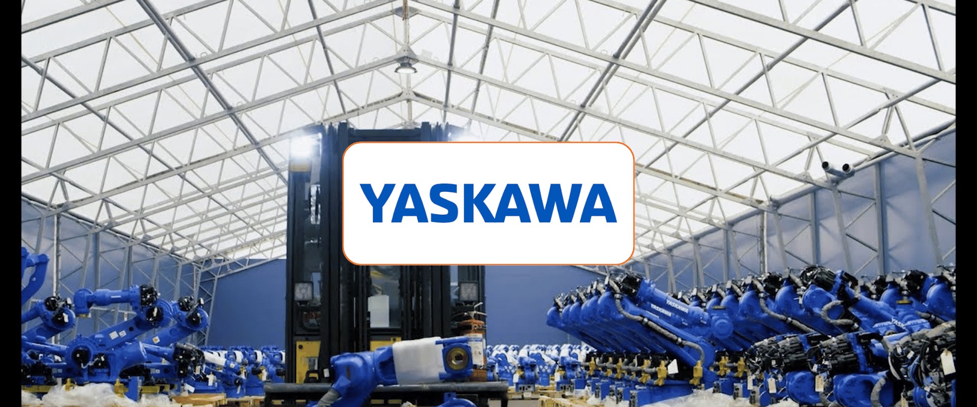 Yaskawa industrirobotar i en produktionshall